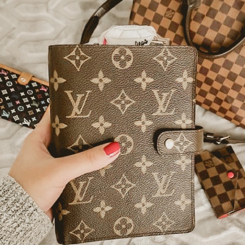 SOLD ❤️Authentic Lv planner